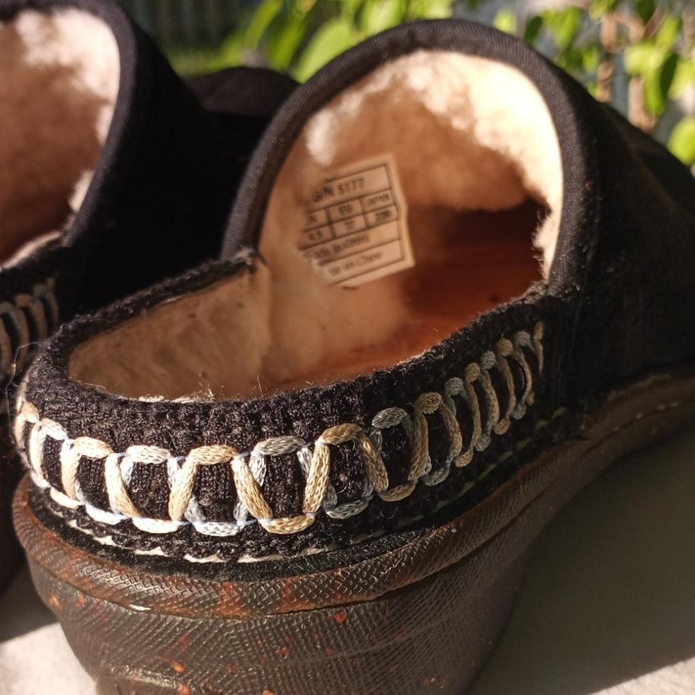Women's UGG Slip On Size 6 Kohala Fleece Lining